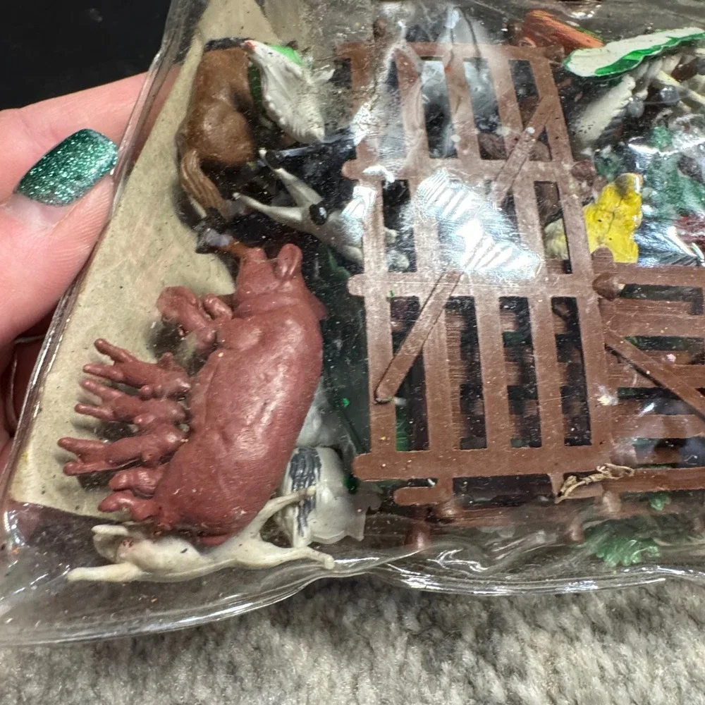 Vintage Pat Harris Farm Set Plastic Animals Figures Fencing Made‎ in Hong Kong
